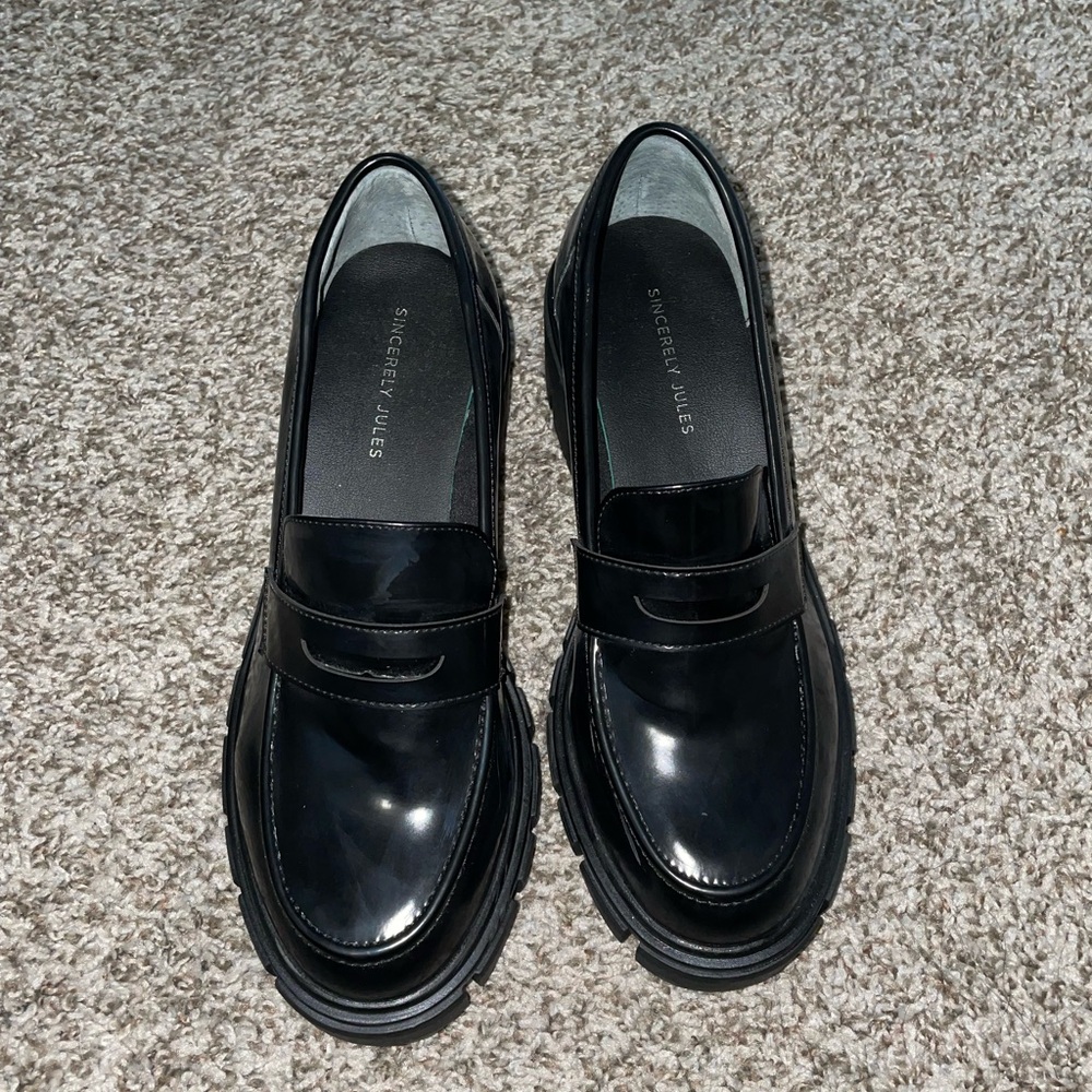 Heeled Loafer Patent Black Leather